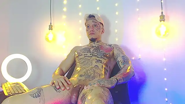 Snapshot of daimond_hope666 chatting on January 26, 8:23 pm daimond hope666 online show from January 26, 8:23 pm