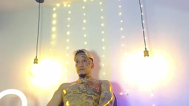 Snapshot of daimond_hope666 chatting on January 27, 11:54 pm daimond hope666 online show from January 27, 11:54 pm