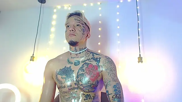 Snapshot of daimond_hope666 chatting on January 28, 10:01 pm daimond hope666 online show from January 28, 10:01 pm