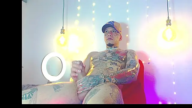 Snapshot of daimond_hope666 chatting on February 3, 9:39 pm daimond hope666 online show from February 3, 9:39 pm