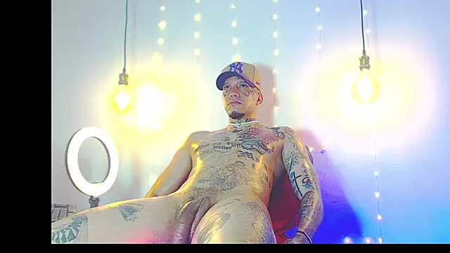 Snapshot of daimond_hope666 chatting on February 4, 6:25 am daimond hope666 online show from February 4, 6:25 am