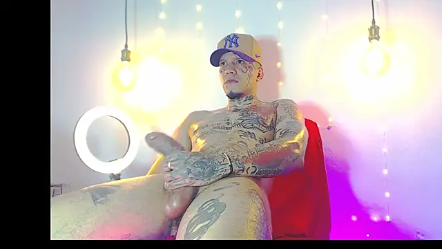 Snapshot of daimond_hope666 chatting on February 6, 9:11 am daimond hope666 online show from February 6, 9:11 am