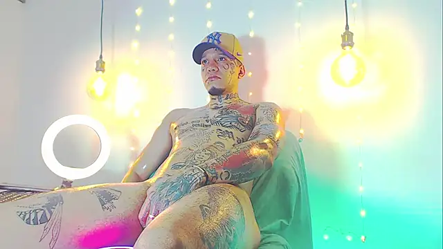 Snapshot of daimond_hope666 chatting on February 9, 3:32 am daimond hope666 online show from February 9, 3:32 am