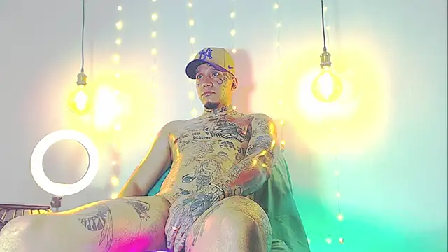 Snapshot of daimond_hope666 chatting on February 9, 6:33 am daimond hope666 online show from February 9, 6:33 am