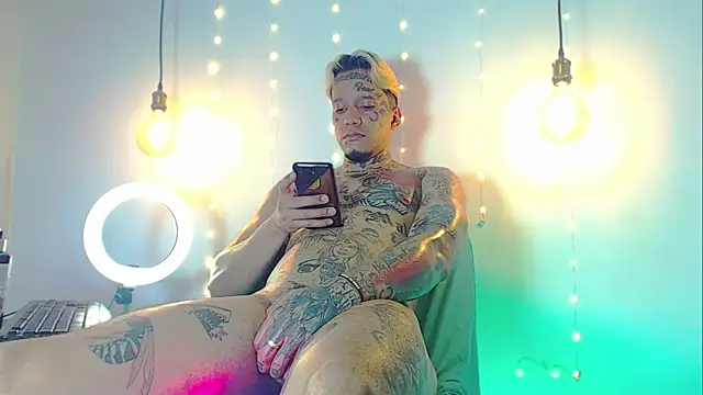 Snapshot of daimond_hope666 chatting on February 10, 6:53 am daimond hope666 online show from February 10, 6:53 am