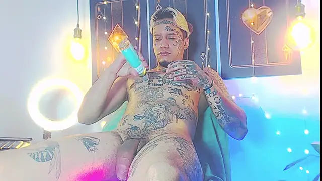 Snapshot of daimond_hope666 chatting on February 13, 9:17 pm daimond hope666 online show from February 13, 9:17 pm