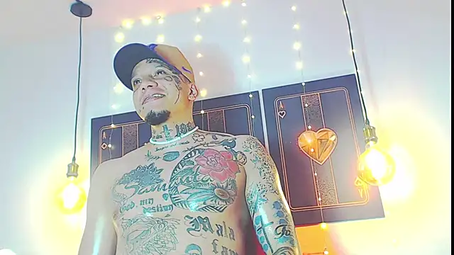 Snapshot of daimond_hope666 chatting on February 19, 12:46 am daimond hope666 online show from February 19, 12:46 am