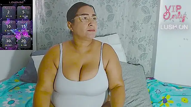 Snapshot of sexy_hot_carol chatting on June 21, 6:43 pm sexy hot carol online show from June 21, 6:43 pm