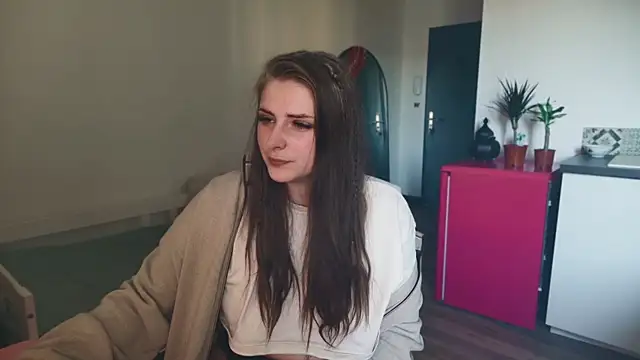 Snapshot of ce_leste__ chatting on February 24, 8:45 am ce leste online show from February 24, 8:45 am