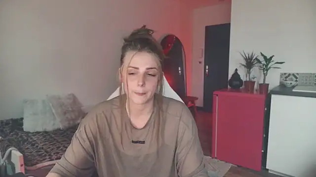 Snapshot of ce_leste__ chatting on April 25, 4:37 pm ce leste online show from April 25, 4:37 pm