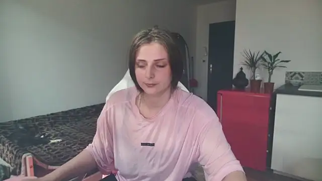 Snapshot of ce_leste__ chatting on May 2, 4:12 pm ce leste online show from May 2, 4:12 pm