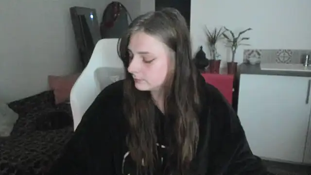 Snapshot of ce_leste__ chatting on May 7, 12:43 pm ce leste online show from May 7, 12:43 pm