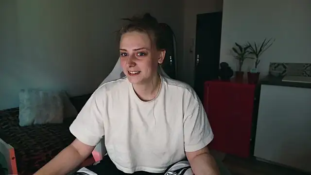 Snapshot of ce_leste__ chatting on May 12, 12:57 pm ce leste online show from May 12, 12:57 pm