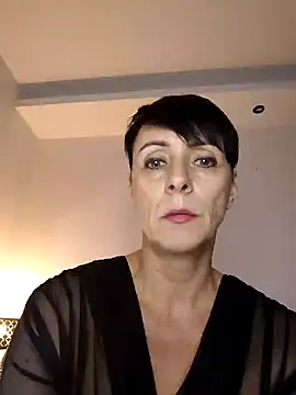 YOURHESZTIA online show from December 2, 5:15 pm