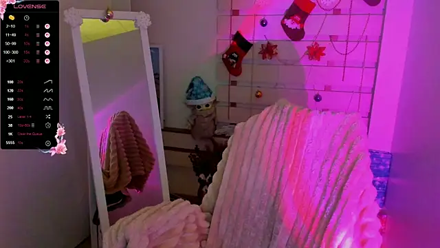 Snapshot of Bella_XO chatting on December 22, 8:11 am Bella XO online show from December 22, 8:11 am