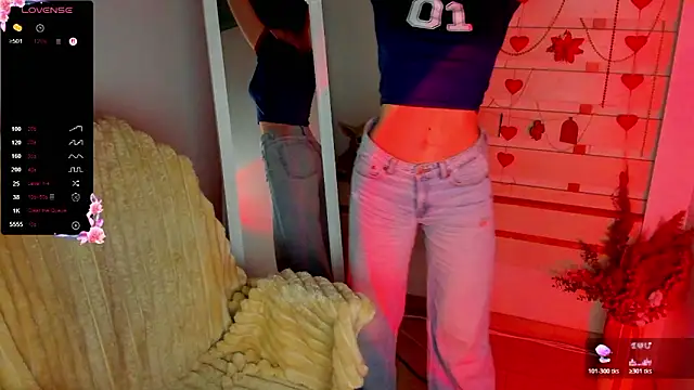 Snapshot of Bella_XO chatting on February 4, 8:42 am Bella XO online show from February 4, 8:42 am