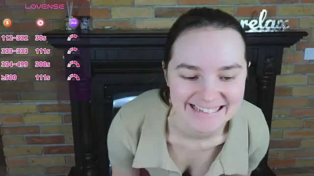 Snapshot of Ellie_Sunset chatting on March 17, 9:45 am Ellie Sunset online show from March 17, 9:45 am