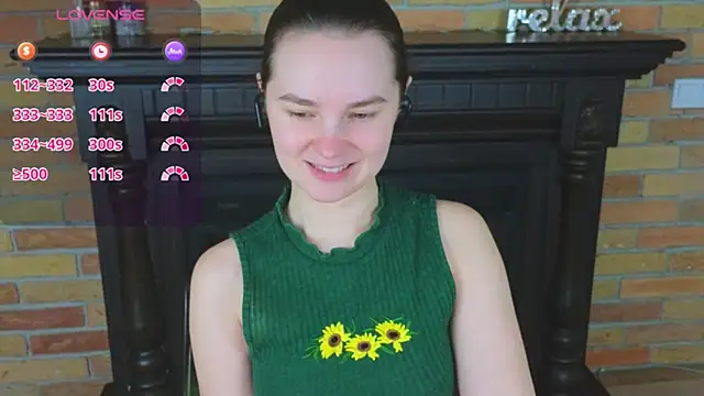 Snapshot of Ellie_Sunset chatting on April 1, 8:37 am Ellie Sunset online show from April 1, 8:37 am
