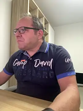 coupleLatinaLovers online show from December 18, 5:57 am