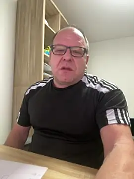 coupleLatinaLovers online show from January 7, 6:38 am