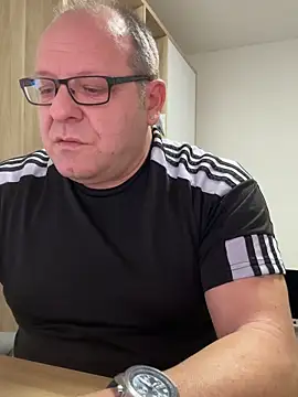 Snapshot of coupleLatinaLovers chatting on February 18, 7:26 am coupleLatinaLovers online show from February 18, 7:26 am