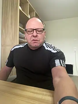 Snapshot of coupleLatinaLovers chatting on February 20, 11:00 am coupleLatinaLovers online show from February 20, 11:00 am