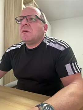 Snapshot of coupleLatinaLovers chatting on February 23, 6:22 am coupleLatinaLovers online show from February 23, 6:22 am