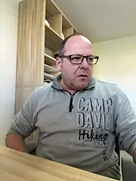 Snapshot of coupleLatinaLovers chatting on February 27, 10:48 am coupleLatinaLovers online show from February 27, 10:48 am