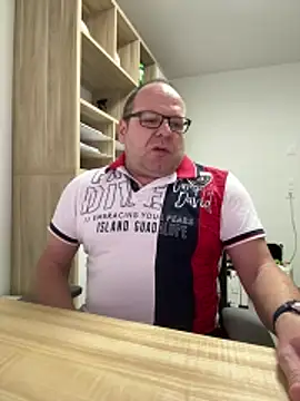 Snapshot of coupleLatinaLovers chatting on March 9, 6:06 am coupleLatinaLovers online show from March 9, 6:06 am