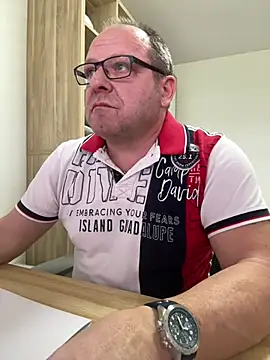 Snapshot of coupleLatinaLovers chatting on March 16, 8:29 am coupleLatinaLovers online show from March 16, 8:29 am