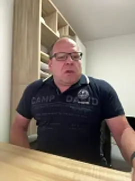 Snapshot of coupleLatinaLovers chatting on April 13, 5:02 am coupleLatinaLovers online show from April 13, 5:02 am