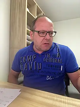 Snapshot of coupleLatinaLovers chatting on April 15, 7:26 am coupleLatinaLovers online show from April 15, 7:26 am