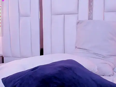 chloe zulay online show from May 3, 2:17 am