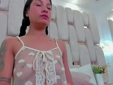 chloe zulay online show from May 10, 3:28 pm