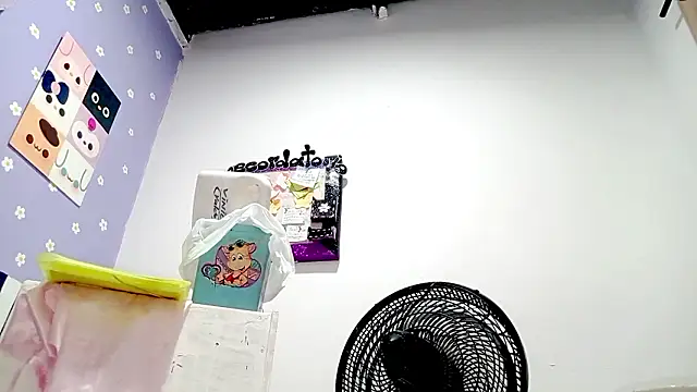 Snapshot of PetiteIvoryQueen19 chatting on March 16, 1:11 am PetiteIvoryQueen19 online show from March 16, 1:11 am