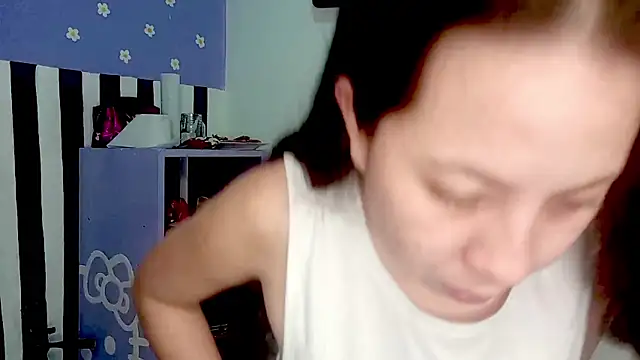 PetiteIvoryQueen19 online show from May 5, 4:09 am