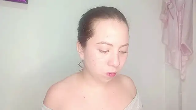 PetiteIvoryQueen19 online show from May 12, 4:31 am