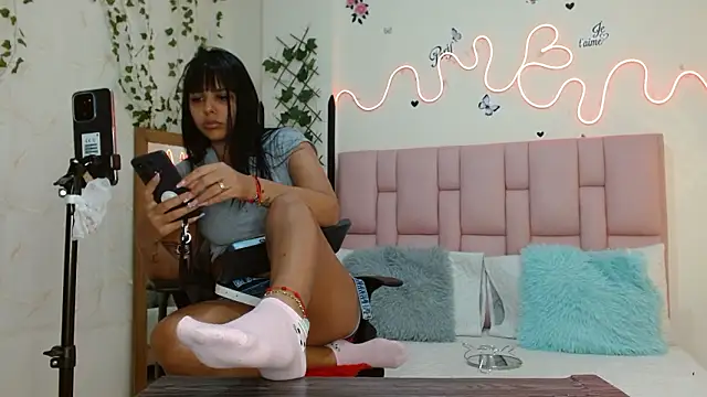 Snapshot of isabela_ferrer_ chatting on March 10, 1:27 pm isabela ferrer online show from March 10, 1:27 pm