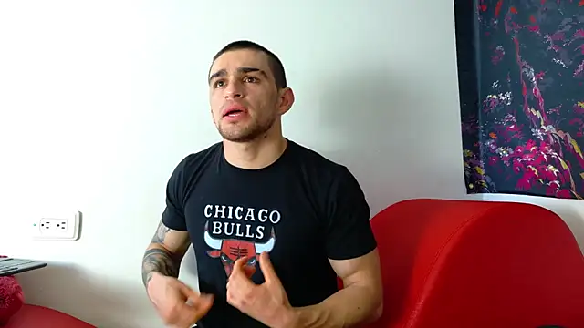 Snapshot of Sexy_Alejandro_ chatting on October 21, 11:33 am Sexy Alejandro  online show from October 21, 11:33 am