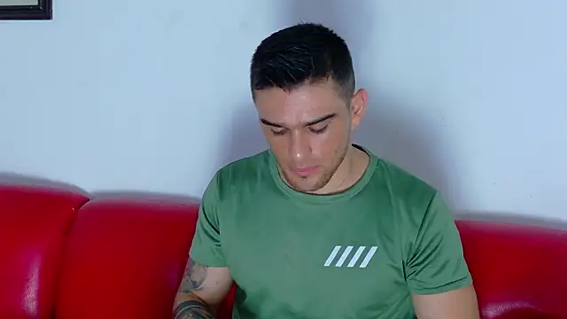 Snapshot of Sexy_Alejandro_ chatting on February 16, 5:20 pm Sexy Alejandro online show from February 16, 5:20 pm