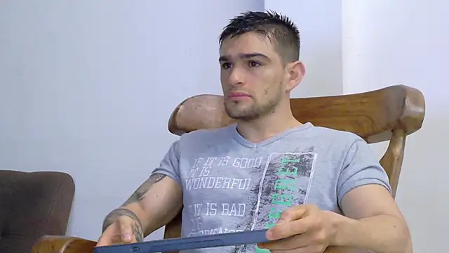 Snapshot of Sexy_Alejandro_ chatting on February 19, 12:34 pm Sexy Alejandro online show from February 19, 12:34 pm