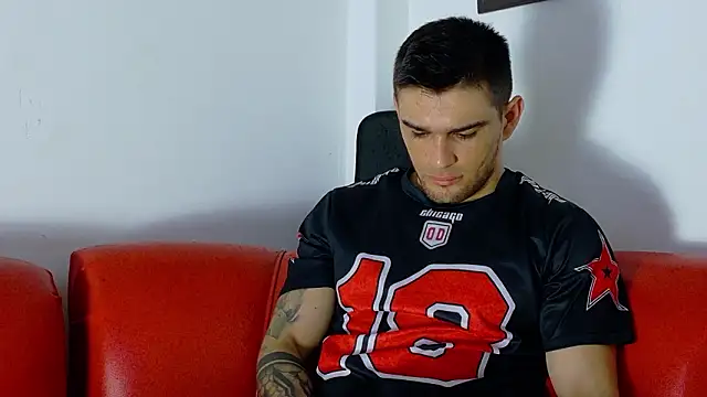 Snapshot of Sexy_Alejandro_ chatting on February 24, 11:52 am Sexy Alejandro online show from February 24, 11:52 am