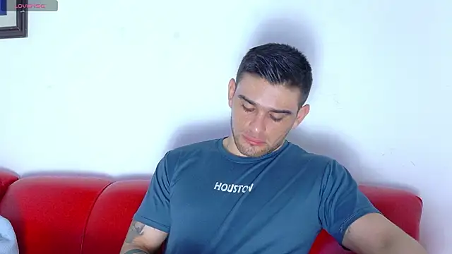 Snapshot of Sexy_Alejandro_ chatting on March 20, 11:48 am Sexy Alejandro online show from March 20, 11:48 am