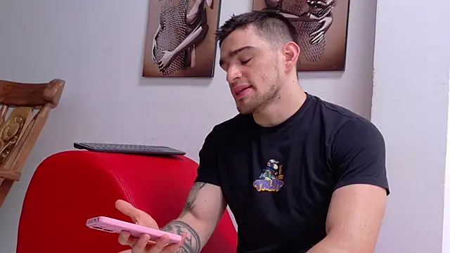 Snapshot of Sexy_Alejandro_ chatting on April 1, 7:33 pm Sexy Alejandro online show from April 1, 7:33 pm