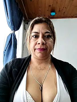Laura-Hernandez online show from October 17, 3:03 pm