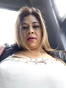 Laura-Hernandez online show from November 8, 3:23 pm