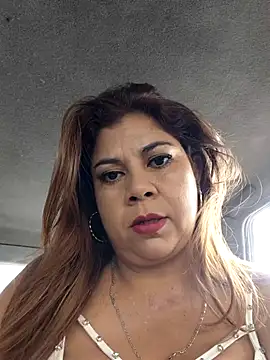 Laura-Hernandez online show from April 5, 2:47 pm