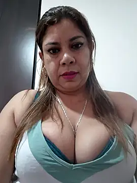 Laura-Hernandez online show from May 5, 2:36 pm