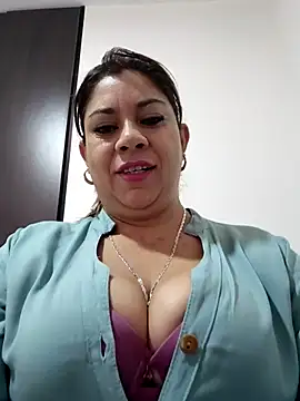 Laura-Hernandez online show from May 6, 2:00 pm