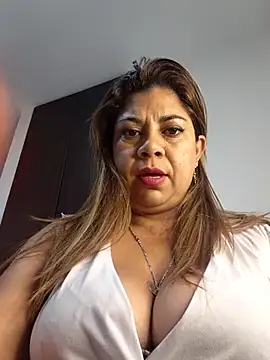 Laura-Hernandez online show from May 14, 9:10 pm